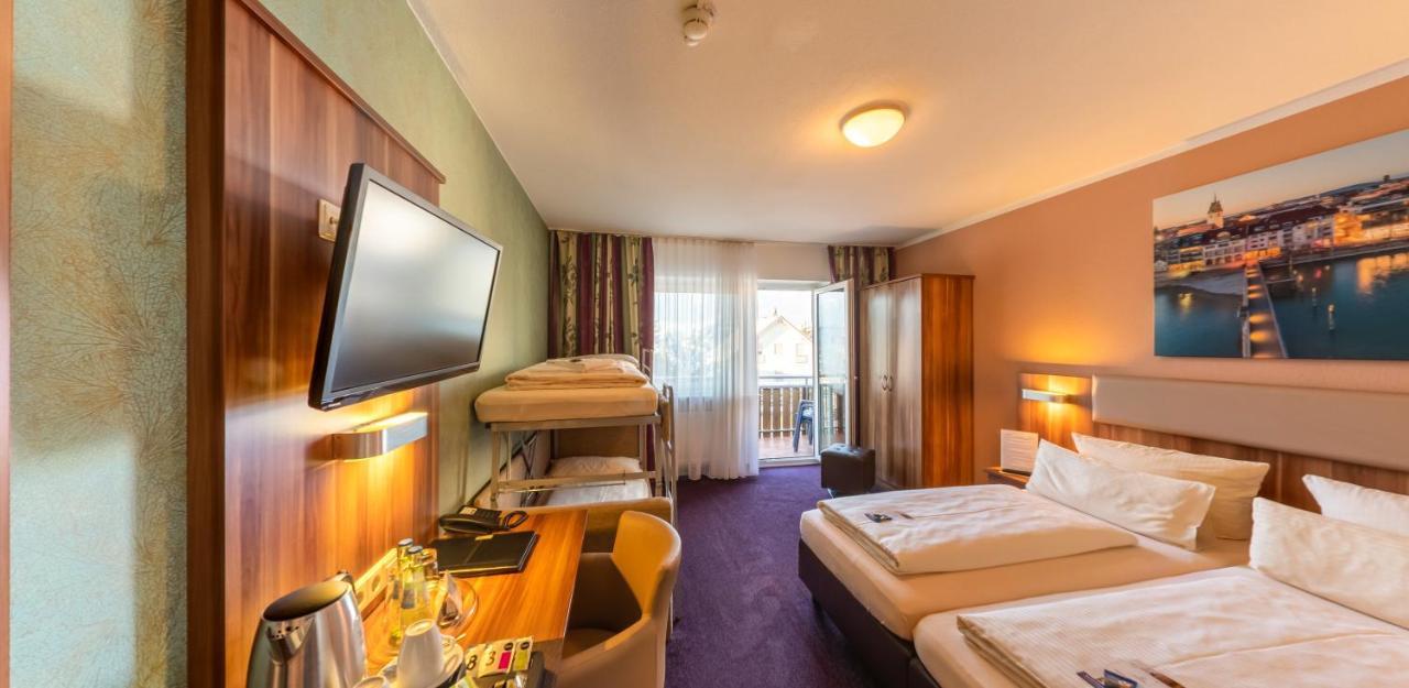 Hotel Loewen Meckenbeuren Bagian luar foto