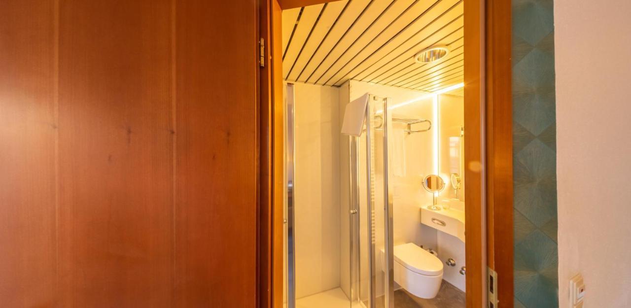 Hotel Loewen Meckenbeuren Bagian luar foto