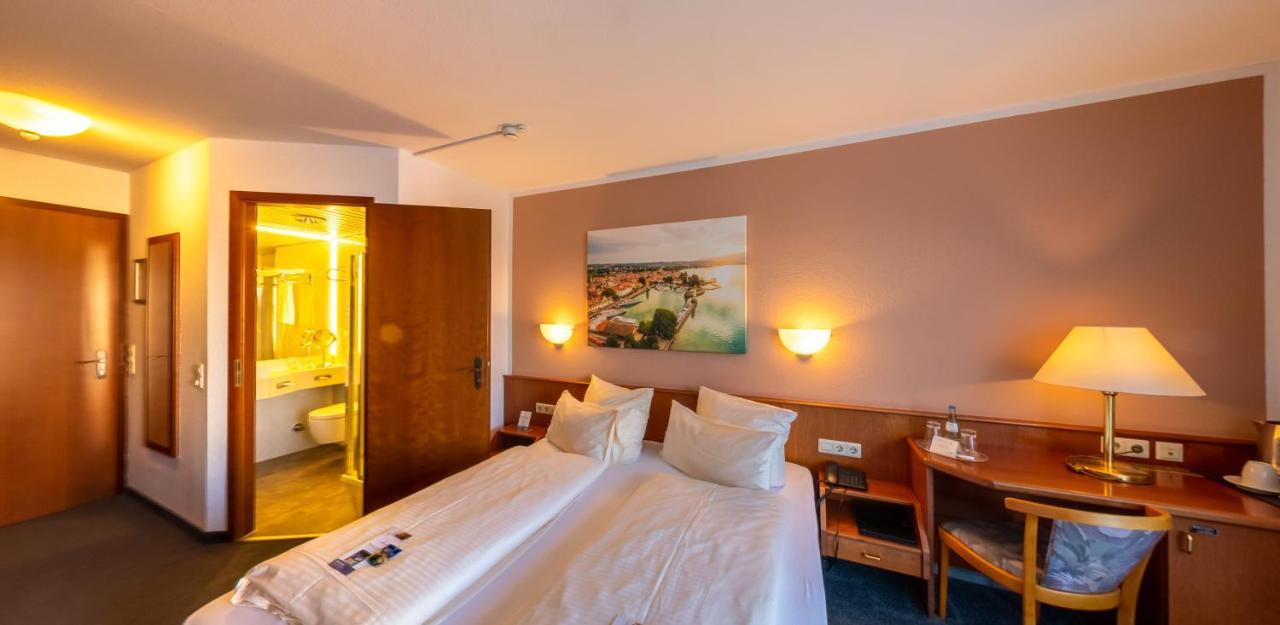 Hotel Loewen Meckenbeuren Bagian luar foto