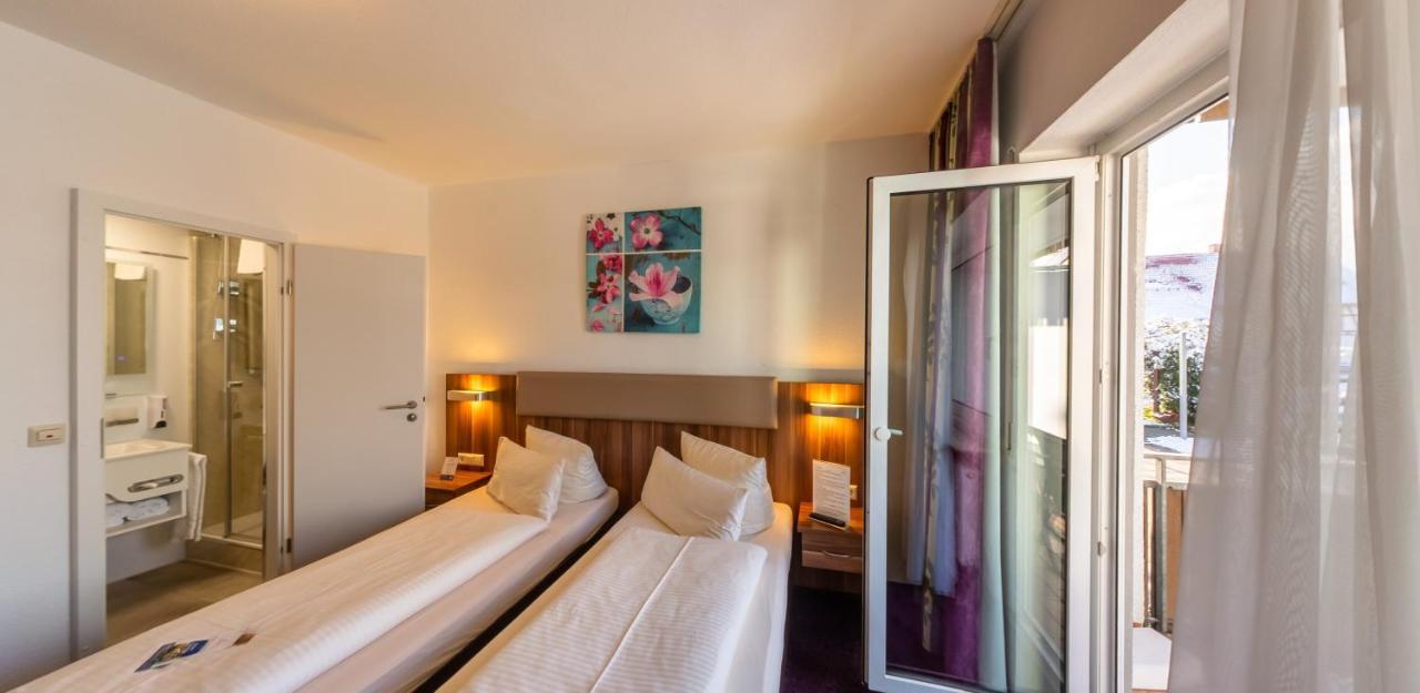 Hotel Loewen Meckenbeuren Bagian luar foto