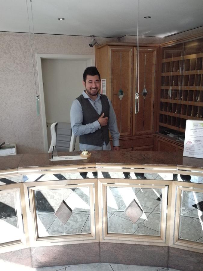 Hotel Loewen Meckenbeuren Bagian luar foto